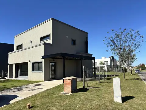 Casa en Alquiler de 3 dormitorios