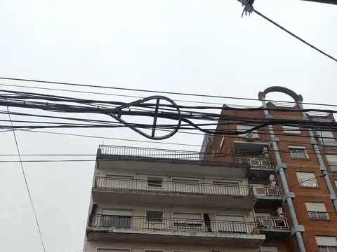 DEPARTAMENTO DE 3 AMBIENTES EN EL CENTRO DE MORON