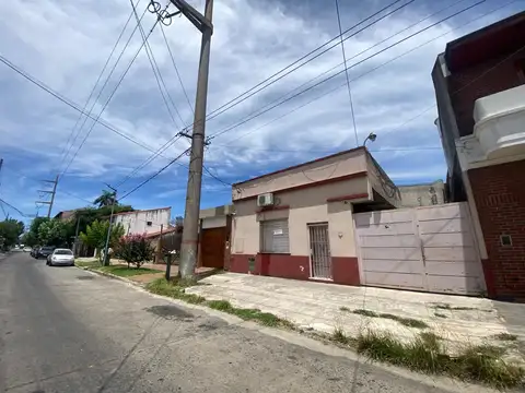 Galpon en Venta en Bernal, USD 230.000