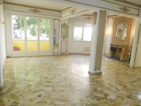 DEPARTAMENTO DE 4 AMBIENTES CON DEPENDENCIA COMPLETA -PATIO