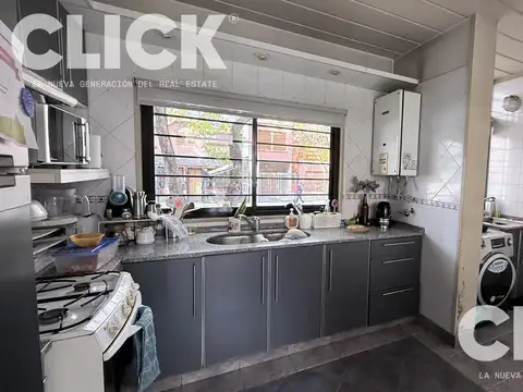 VENTA - CASA EN LOTE PROPIO - 4 AMBIENTES - JARDIN - PILETA - PARRILLA - VILLA DEVOTO