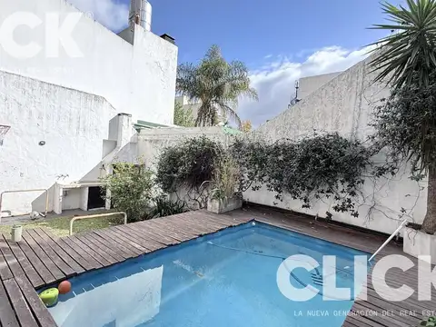 VENTA - CASA EN LOTE PROPIO - 4 AMBIENTES - JARDIN - PILETA - PARRILLA - VILLA DEVOTO