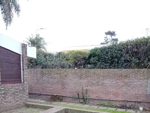 Casa 5 ambientes con 1 baño