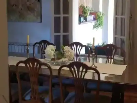 Casa en Alquiler con 1 cochera