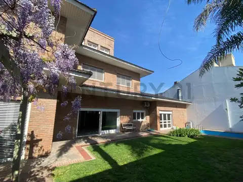 Casa 5 ambientes con 3 baños
