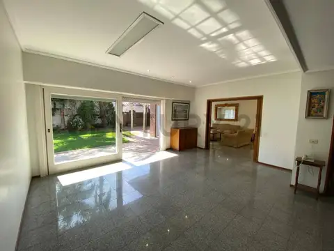 Casa en Venta con 4 cocheras