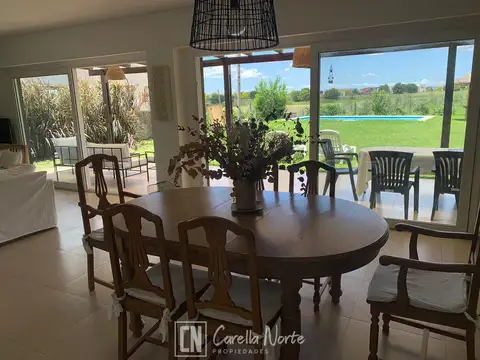 Casa 4 ambientes con 2 baños