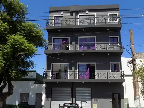 DEPARTAMENTO MONOAMBIENTE DIVIDIDO AL CONTRA FRENTE CON BALCON.