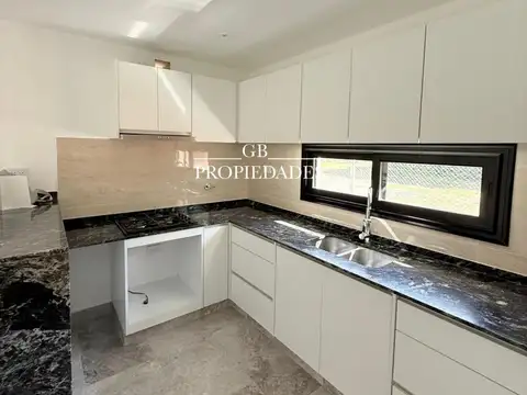 Venta de Casa de 4 AMBIENTES en Santa Lucia, Pilar