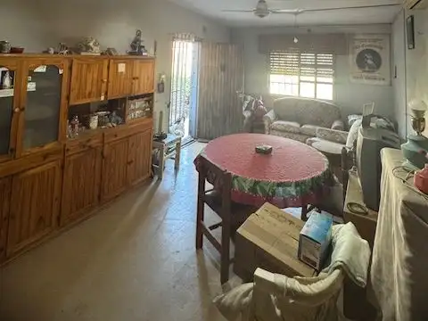 Casa 5 ambientes con 2 baños