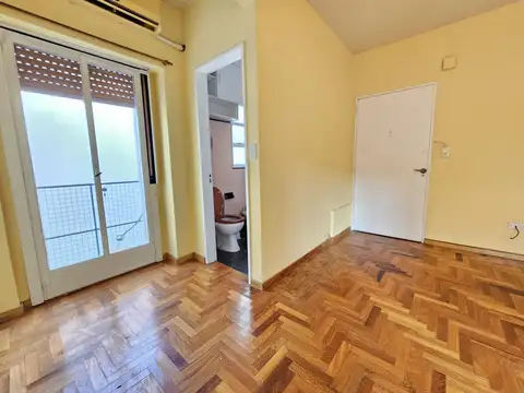 Departamento en Alquiler en Coghlan, $ 700.000
