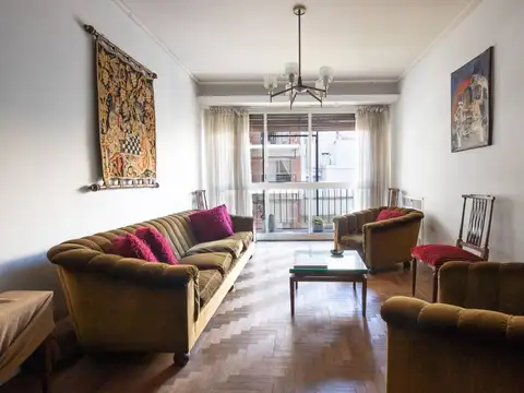 Azcuenaga 1000, Piso 4