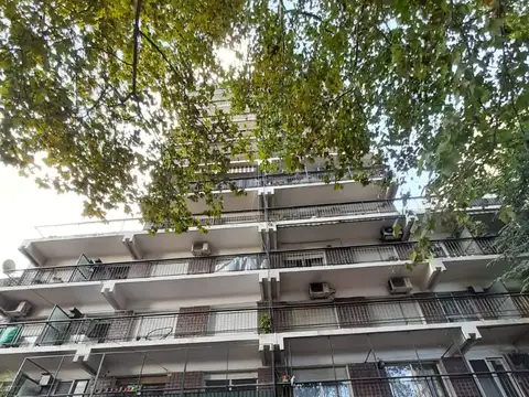 DEPARTAMENTO 2 AMBIENTES . EXCELENTE UBICACION -