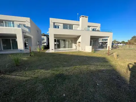 Departamento 4 ambientes con 3 baños