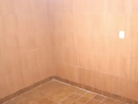 Depto Tipo Casa en Alquiler en Valentín Alsina, $ 650.000
