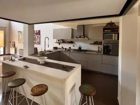 Casa 5 ambientes con 2 baños