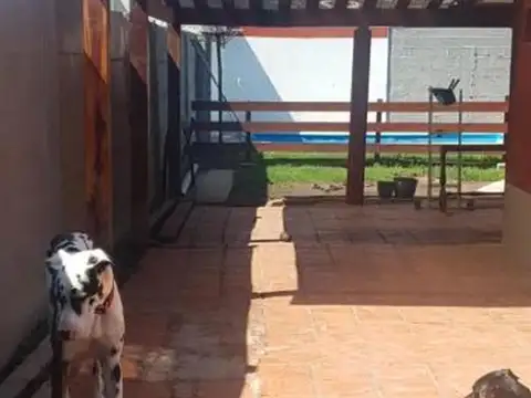 Casa en Venta - 3 Dormitorios 2 Baños - 234Mts2