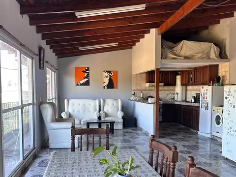Casa 11 ambientes con 4 baños