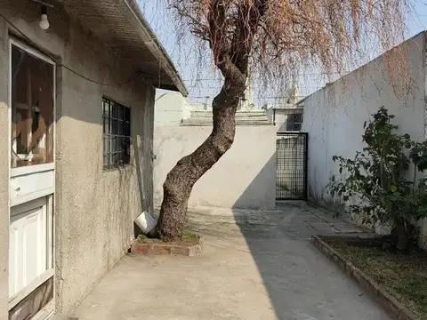 Casa en Venta en Isidro Casanova, USD 95.000