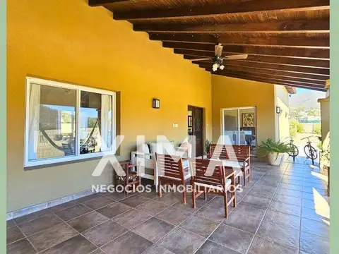 Casa 5 ambientes con 4 baños