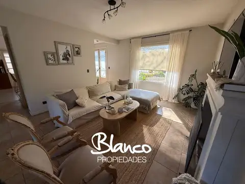 Casa en Venta con 2 cocheras