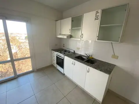 Departamento en Alquiler en Parque Chacabuco, $ 530.000