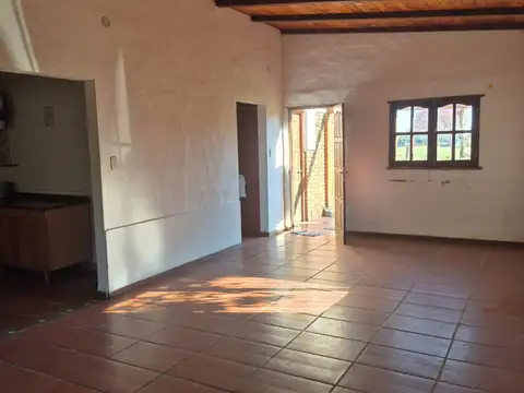 VENDO CASA CAYASTA ,METROS DE LA RUTA 1 Y SUPERMERCADO.