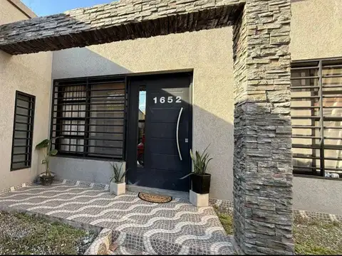 Casa en  venta 4 ambientes, excelente estado