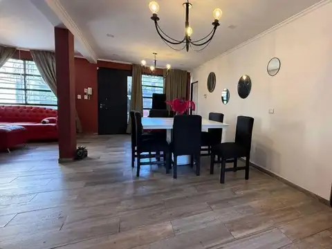 Casa en  venta 4 ambientes, excelente estado