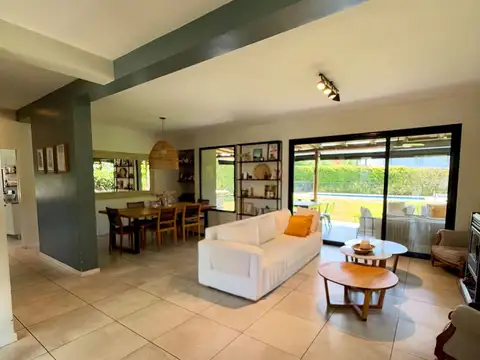 Casa 5 ambientes con 3 baños