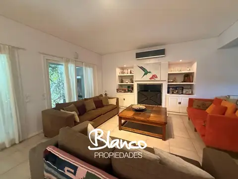 Casa 4 ambientes con 4 baños