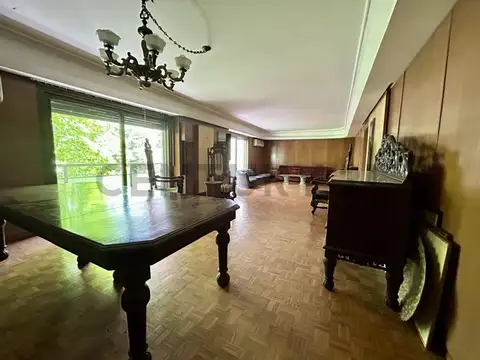 Venta departamento 5 Ambientes con balcón, dos cocheras, baulera y dependencia Palermo Chico