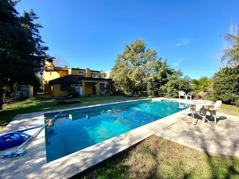 VENTA CASA CON PILETA EN CLUB CAMPO GRANDE