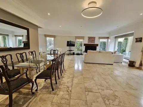 Destacada Casa en  COUNTRY SAN PATRICIO