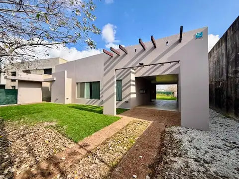 VENTA/VIVIENDA/3 DORM/PILETA/SERV/VILLA LOS ALAMOS