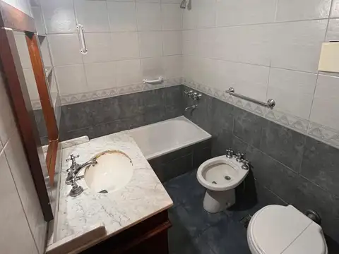 Excelente Departamento  3 Ambientes con amplio balcón al frente.