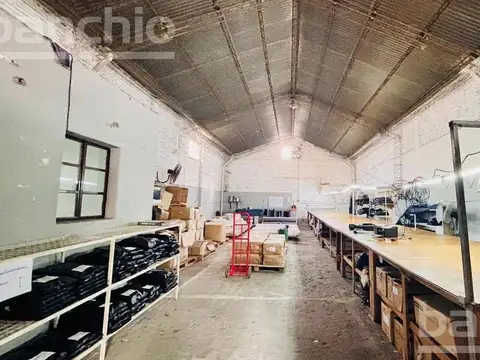 Venta Amplio Galpon En Abasto