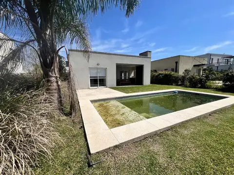 Casa con pileta en San Eduardo