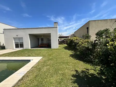 Casa 5 ambientes con 3 baños