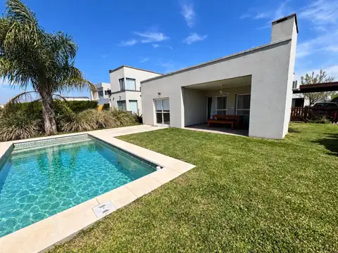Casa con pileta en San Eduardo