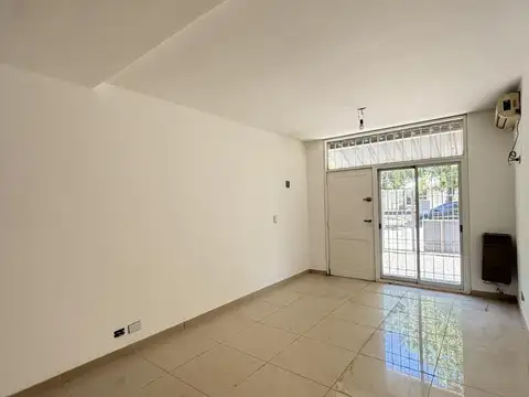 Depto Tipo Casa en Venta en Versalles, USD 197.000