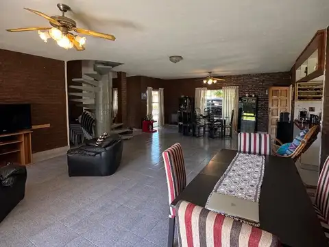 CASA EN VENTA EN  BANCO PROVINCIA EN TRES LOTES