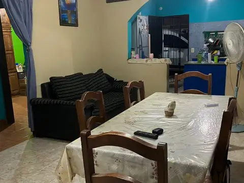 Casa 4 ambientes con 2 baños
