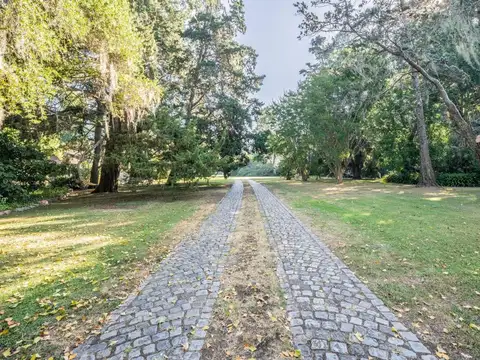 Casa 6 ambientes en venta en Escobar con pileta