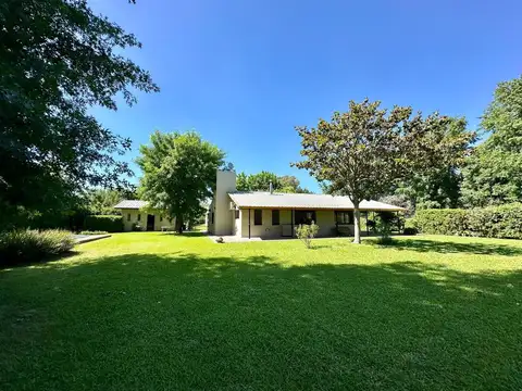 Casaquinta en Loma Verde   -  ID 5581