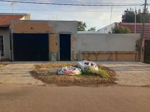 132 bis y 510 - CASA DE 3 DORMITORIOS, REFACCIONADA EN SU TOTALIDAD.