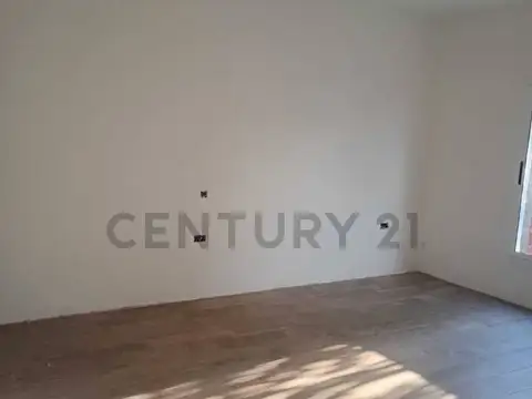 132 bis y 510 - CASA DE 3 DORMITORIOS, REFACCIONADA EN SU TOTALIDAD.