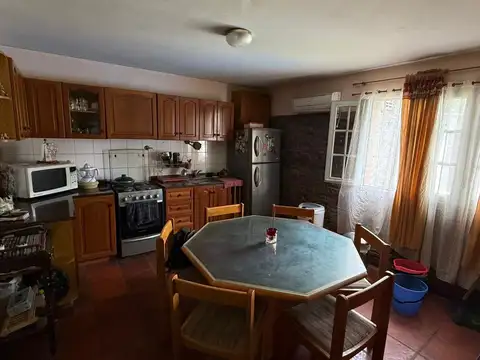 Hermosa casa en venta en el barrio sarmiento - Lujan