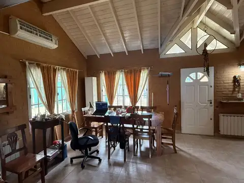 Hermosa casa en venta en el barrio sarmiento - Lujan