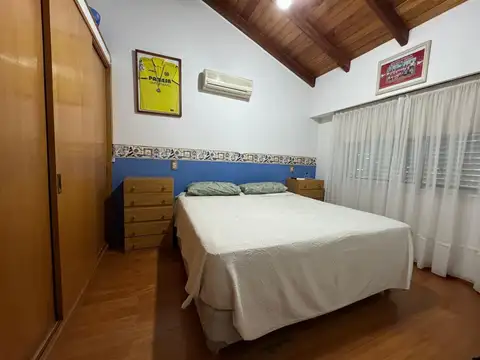 VENTA/PERMUTA - CASA 4 DORMITORIOS CON PILETA Y COCHERA
